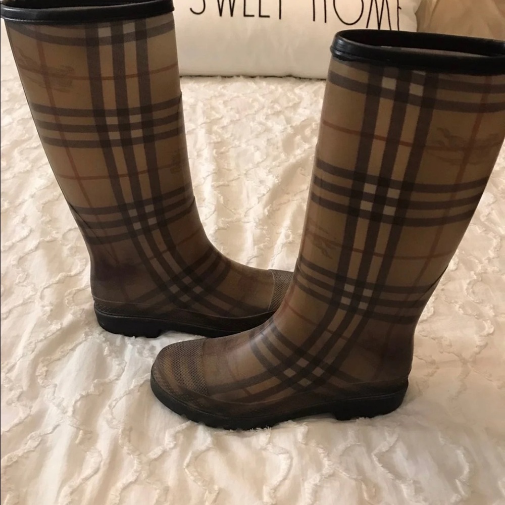 Burberry boots authentic